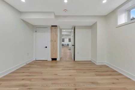 Detached Home For Lease | W9044225 - Photo 4