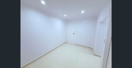 2x2 Newly renovated villa in Stirling - Photo 4