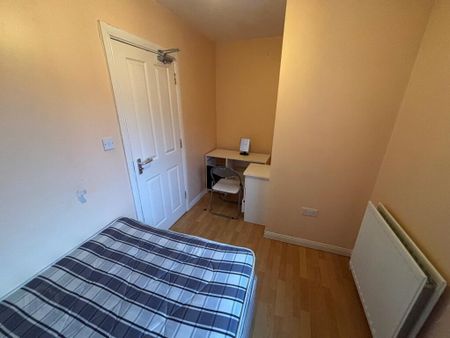 Great Apartment, 68c University Avenue, Queens Quarter, Belfast, BT7 1GY - Photo 4