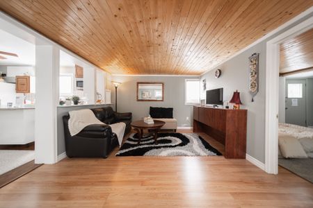 For Lease - 74 De La Salle Boulevard, Georgina, Ontario - Photo 3