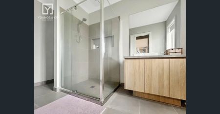 Modern Family Living in Windsor Park Estate - Photo 2