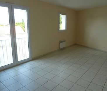 Location Appartement 1 pièce 32m² LA ROCHE SUR YON 85000 - Photo 2