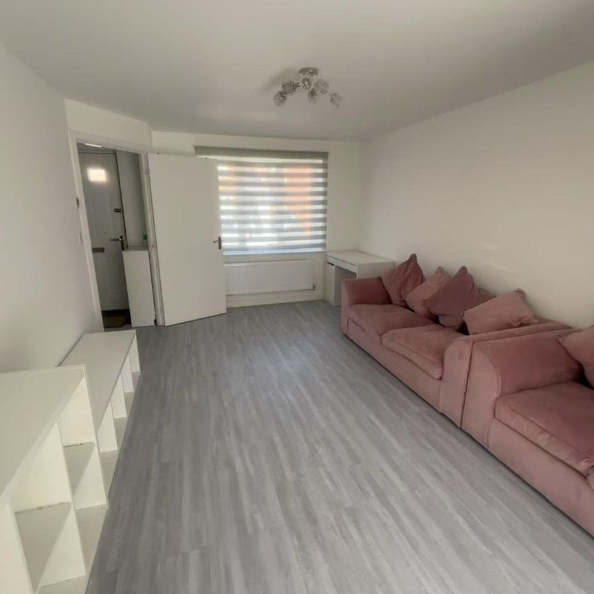 4 Bed Detached House, Heroes Drive, B29 - Photo 1