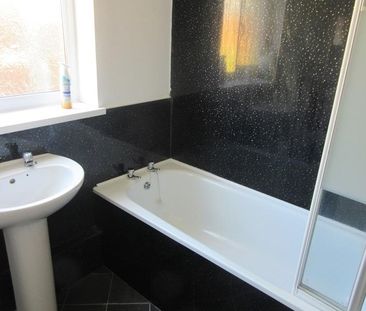 4 bedroom terraced house to rent - Photo 4