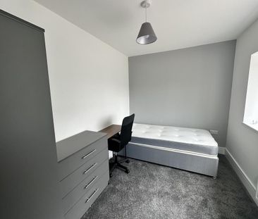 3 bedroom semi-detached house to rent - Photo 3