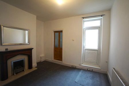 2 bedroom ground floor flat to rent - Photo 3