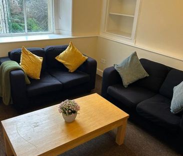 3 bedroom flat to rent - Photo 2