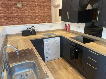 1 bedroom in a house share to rent - Photo 5