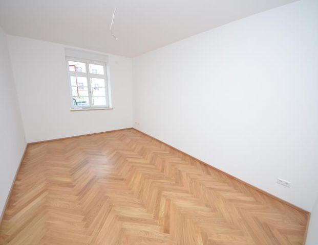 Wunderschöne 3-Zimmerwohnung im denkmalgeschützten Altbau mit Fußbodenheizung und Balkon ! - Foto 1
