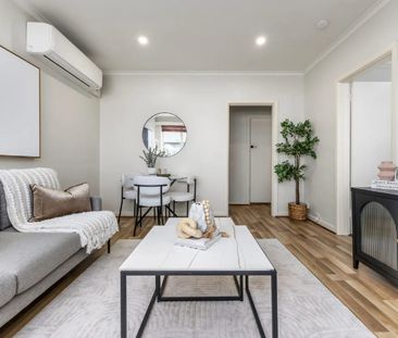 Light-Filled, Spacious Living in a Prime Elwood Location - Photo 2