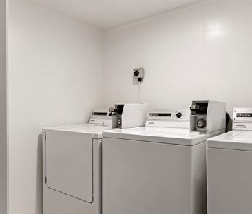 Room for rent in popular boarding house! - Photo 6