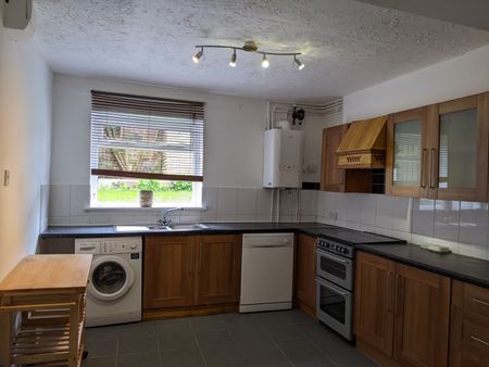 3 Bed Terraced House, Nicholson Road, S8 - Photo 2