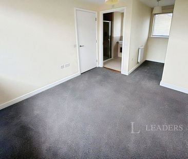 house to rent Glebe Farm Drive, Trumpington, Cambridge, Cambridgesh... - Photo 4