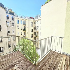 ERSTBEZUG NACH SANIERUNG | BALKONTRAUM | EXKLUSIVE ALTBAUWOHNUNG | HELLE 5 ZIMMER | TOPLAGE - Photo 2