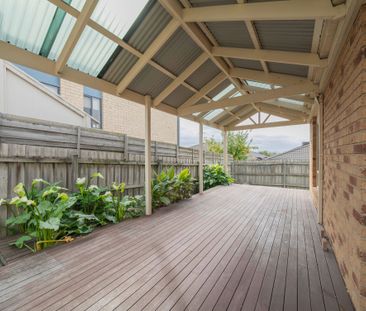 Renovated 4 bedroom home in a superb location! - Photo 2