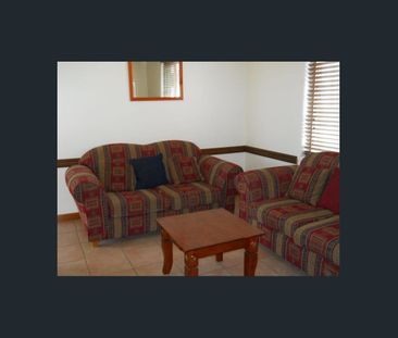 PARTLY FURNISHED 2 BEDROOM UNIT IN GLADSTONE CENTRAL - Photo 4