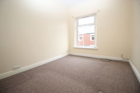 3 Bedroom Terraced House - Photo 3