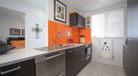 Entire 2 Bedroom Apartment – Central Onehunga - Photo 5