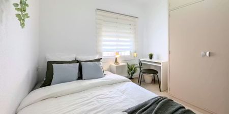 Carrer de les Acàcies, Barcelona, Catalonia 08027 - Photo 2