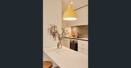 Sleek Furnished Apartment in Prime Location! - Photo 4