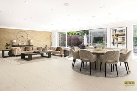 Beech Hill Avenue, Hadley Wood - Photo 2