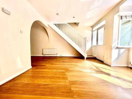 Chigwell Road, South woodford, E18, Property for rent - Photo 1