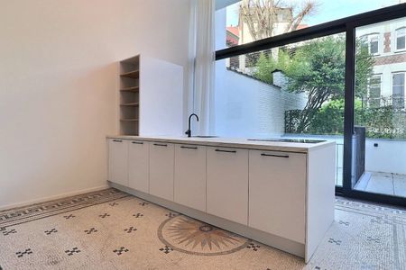 In the heart of Brussels - Renovated duplex 2bed + terrace + parking (optional) - Photo 5