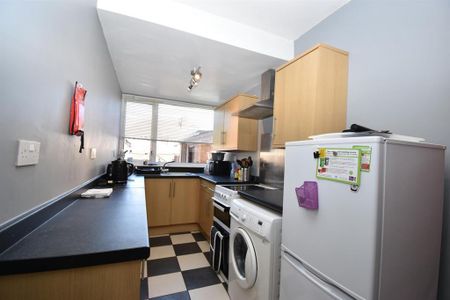 3 bedroom flat to rent - Photo 5