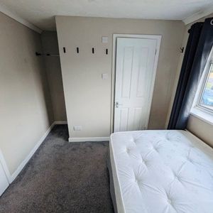 Gossops green 1 bedroom house to rent - Photo 2