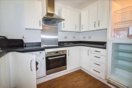 2 bedroom semi-detached house to rent - Photo 4