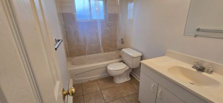 For Lease - 303 Frontenac Avenue Unit# 1, Oshawa, Ontario - Photo 2