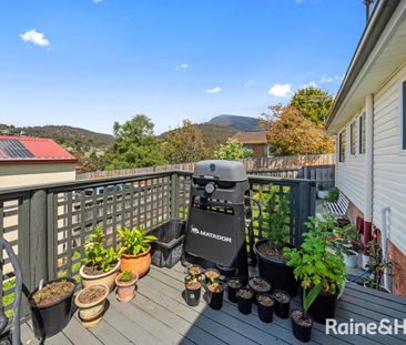 Spacious & Sunny home in Lenah Valley - Prime Location! - Photo 5