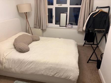 4 bedroom semi-detached house to rent - Photo 4