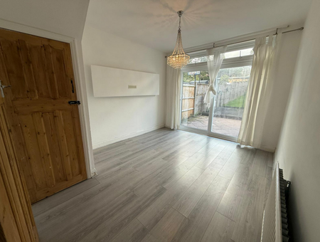 4 bedroom semi-detached house to rent - Photo 2