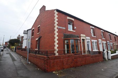 3 bedroom end of terrace house to rent - Photo 5