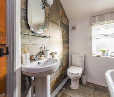 2 bedroom terraced house to rent - Photo 4