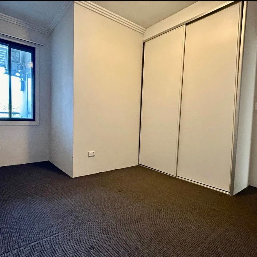 """"Spacious 2 Bedroom Apartment - In Ideal Location"""" - Photo 1