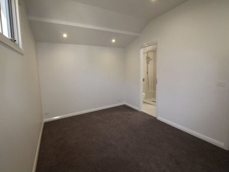 Beautiful Townhouse In The Perfect Location - Photo 4
