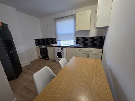 2 bedroom flat to rent - Photo 3