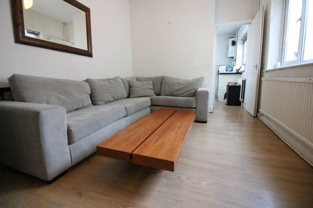 Tewkesbury Street, Cathays - Photo 1