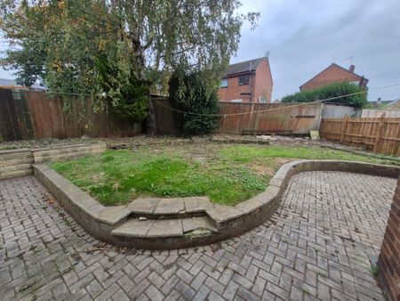 2 bedroom terraced house to rent - Photo 3