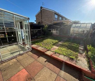 Circuit Lane, Reading, RG30 - Photo 2