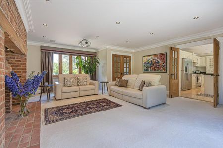 4 bedroom detached house to rent - Photo 2