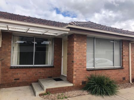 Ideally located 2 bedroom unit - ready to move in now! - Photo 5