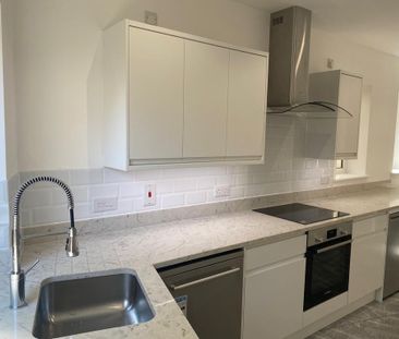 1 Bed Flat, Reading, RG4 - Photo 3