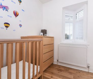 Semi-detached House to rent - Brent Road, London, SE18 - Photo 1
