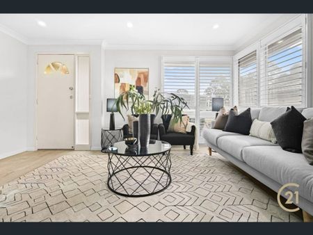 Modern Family Home Opposite Park - Prime Toongabbie Heights Location!! - Photo 2