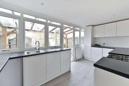 Fullers Way North, Surbiton, KT6 - Photo 2