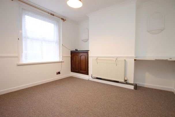 2 bedroom end of terrace house to rent - Photo 1