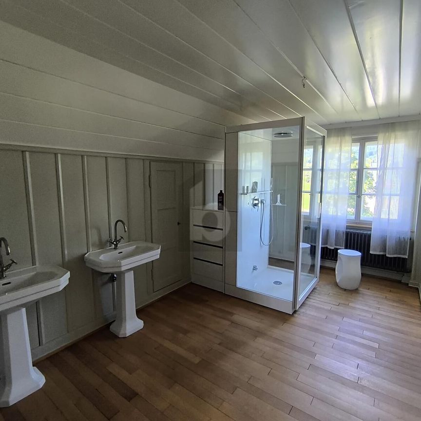 HISTORICALLY FAR-SIGHTED - Foto 1